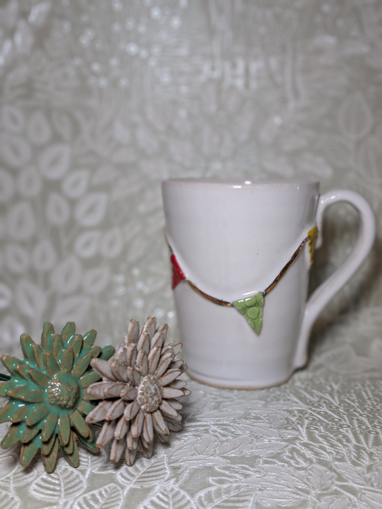 Bunting Mug with 24K Gold lustre