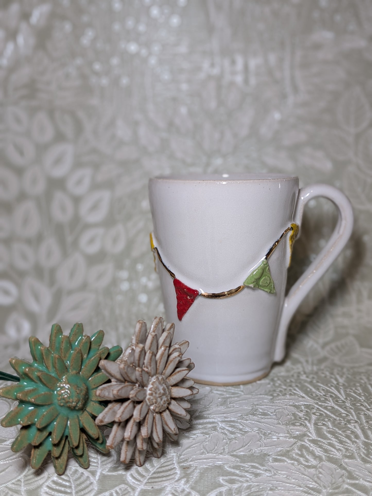 Bunting Mug with 24K Gold lustre