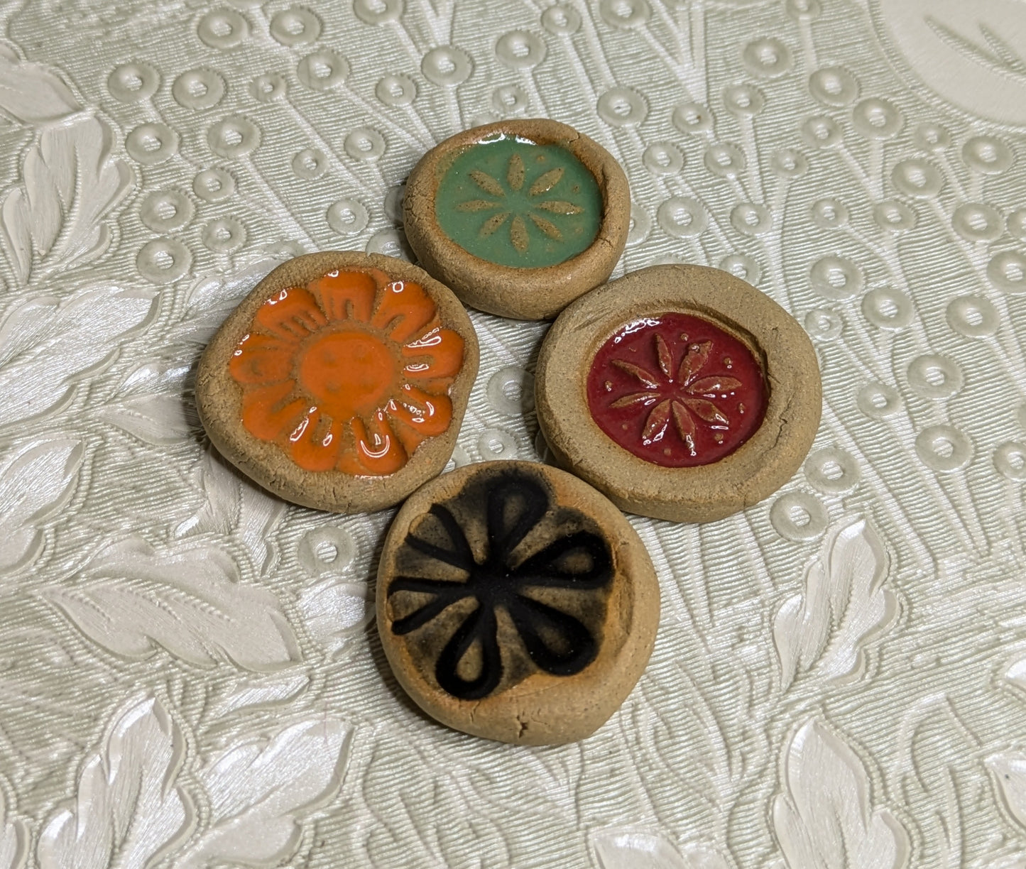 Garden Bee Bowl & Multicoloured Resting Stones