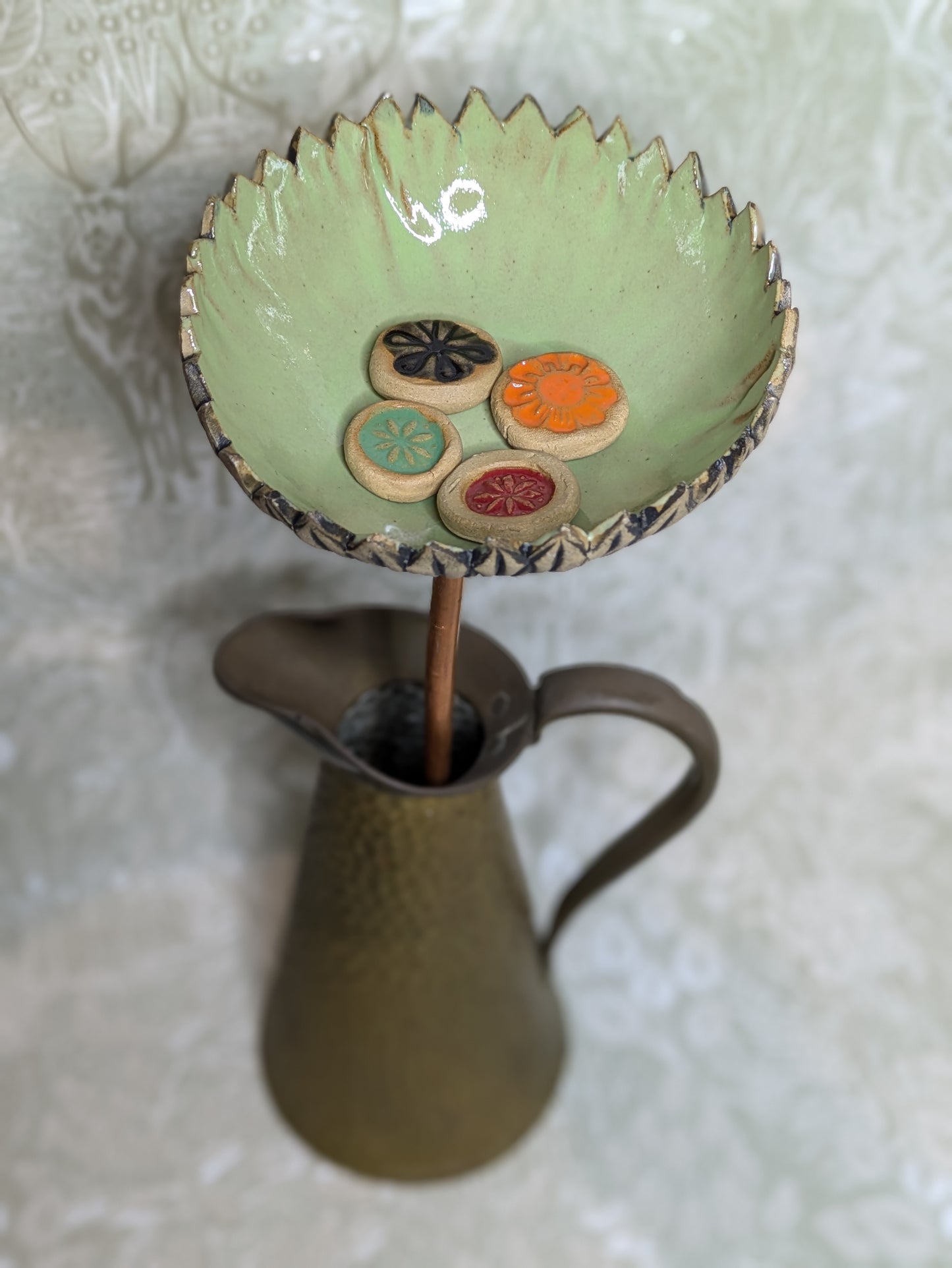 Garden Bee Bowl & Multicoloured Resting Stones