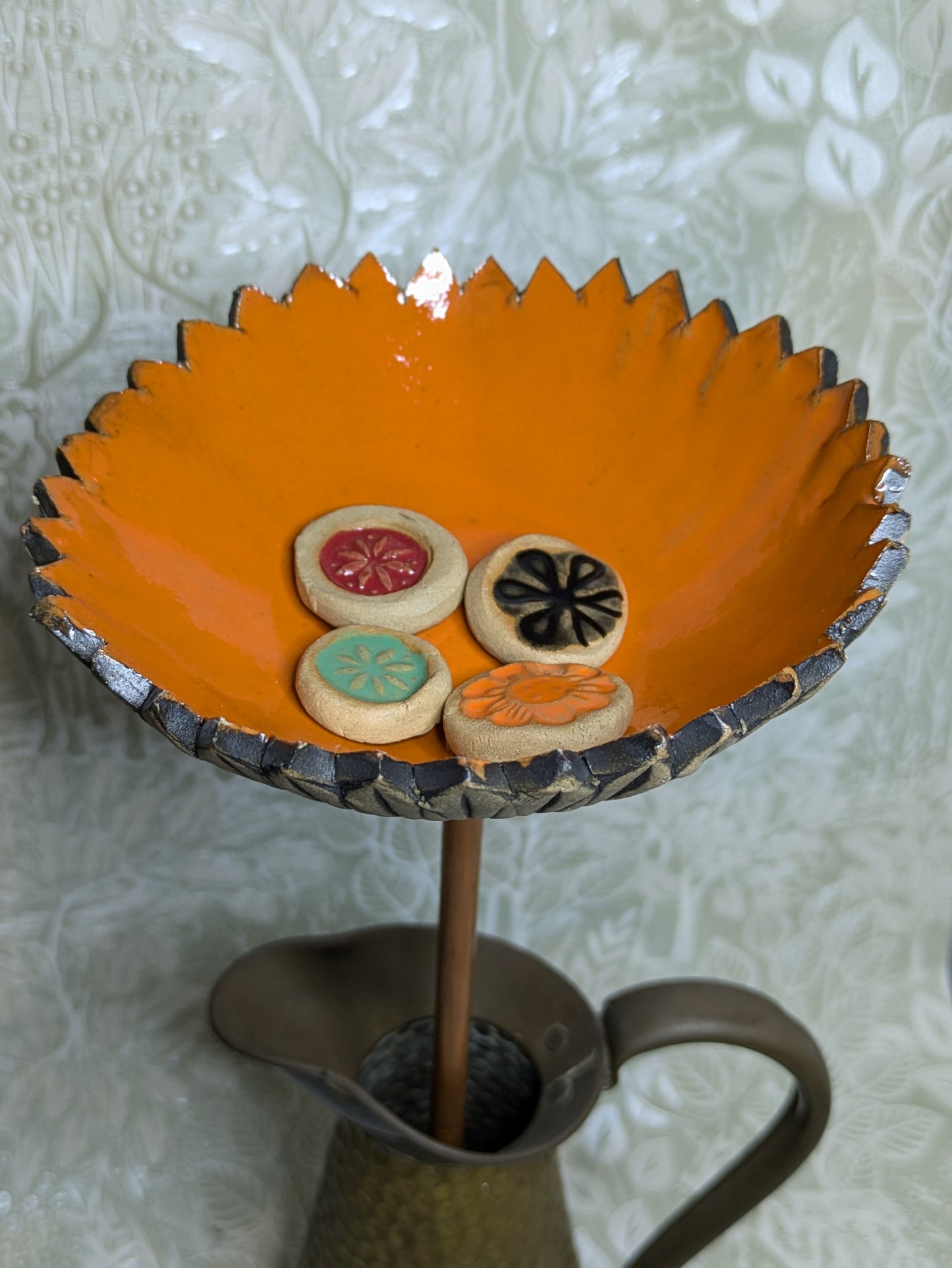 Garden Bee Bowl & Multicoloured Resting Stones