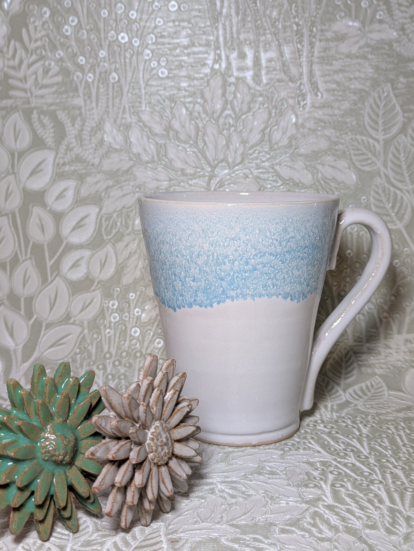 Pin Wheel mug with 24K lustre